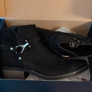 White Mountain Black Ankle Boots